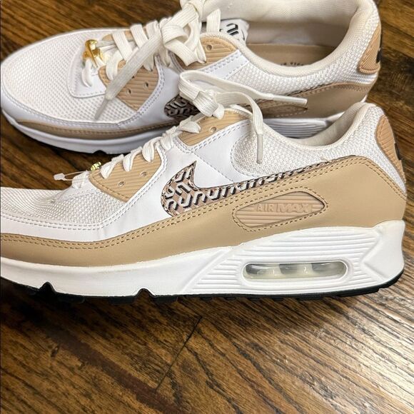 Nike Air Max 90 sneakers in white & brown
NWOT - Picture 5 of 11